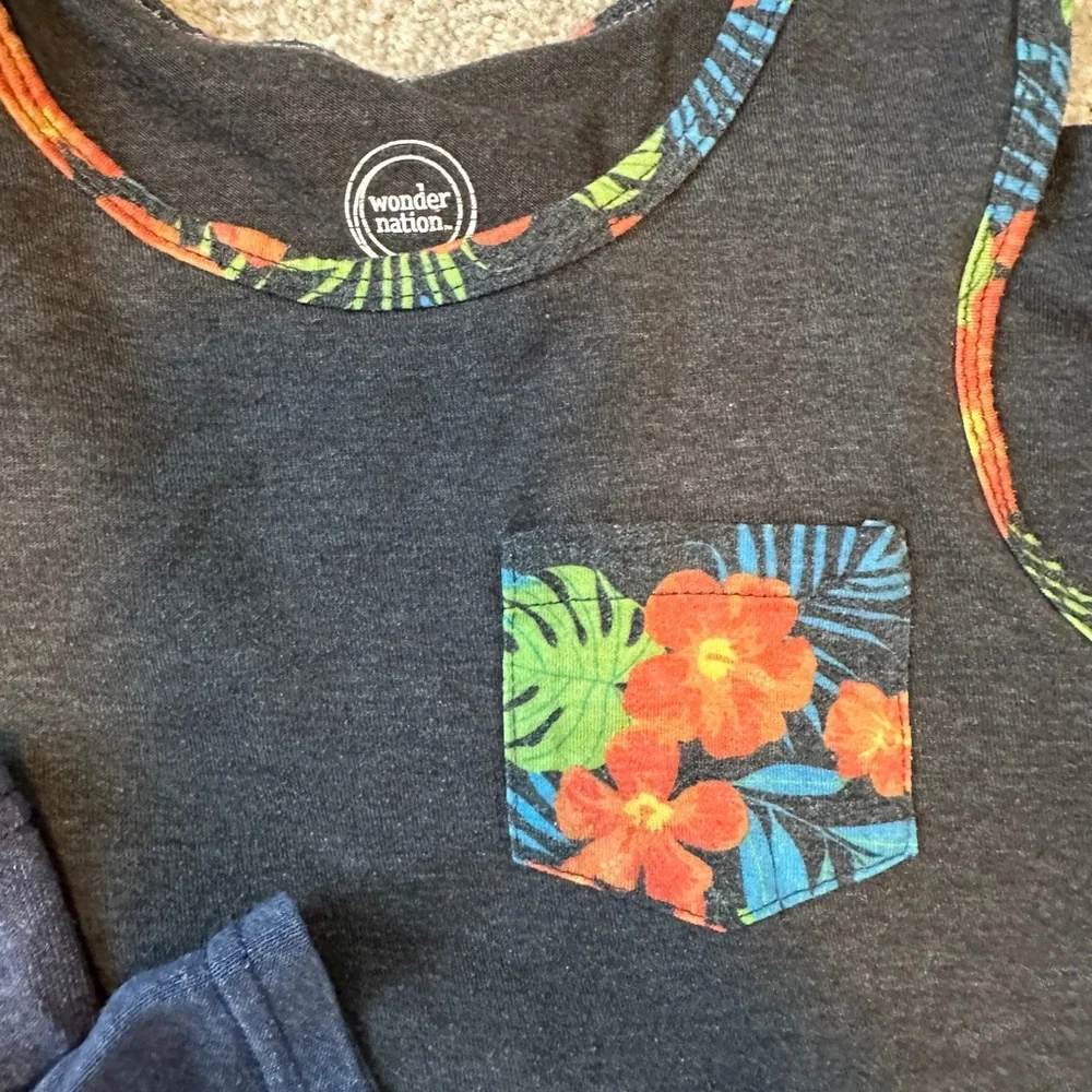 Shirt and tank lot. Sized 5/xs.